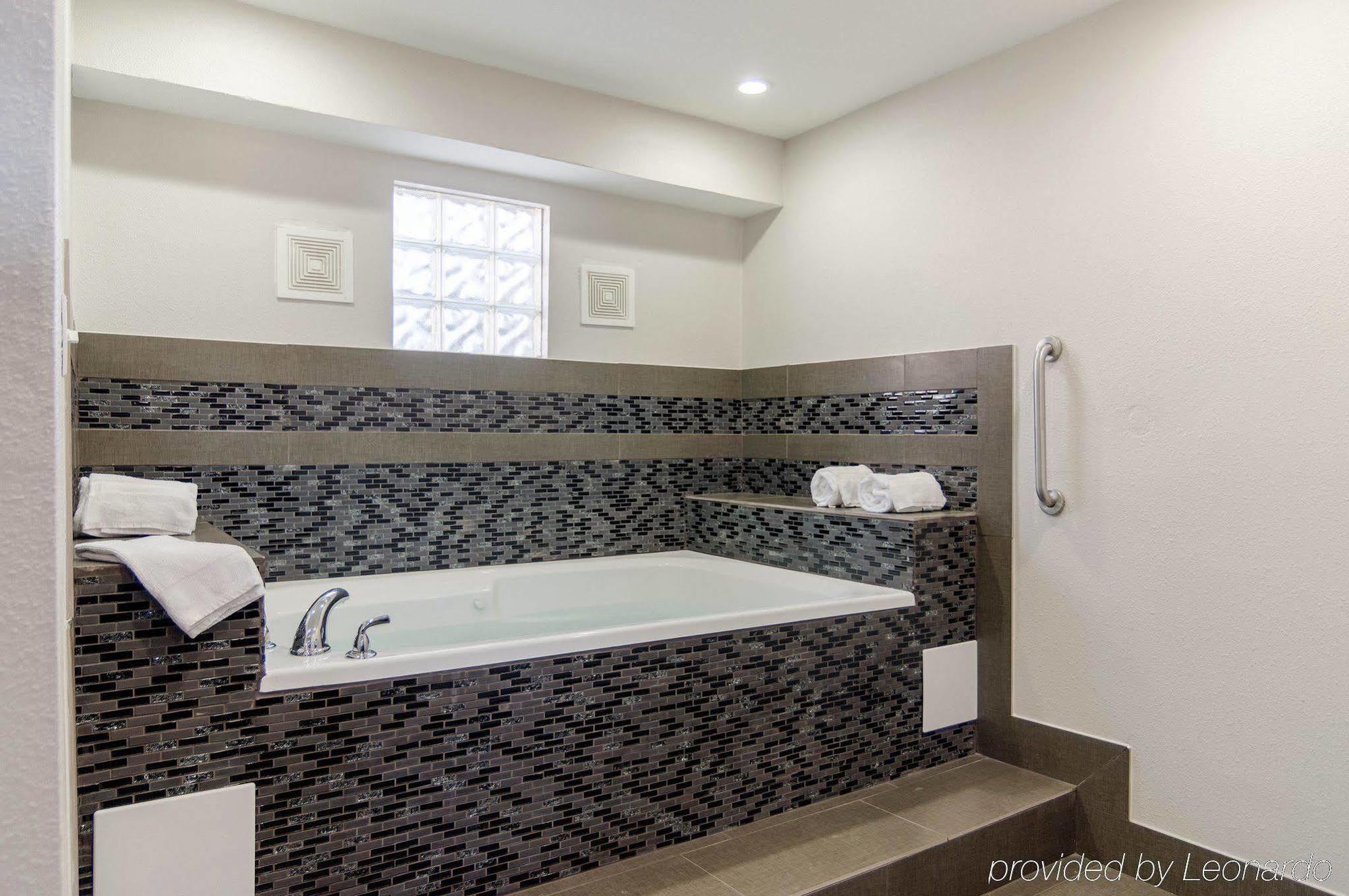Homestay Inn & Suites Расселлвилл Экстерьер фото